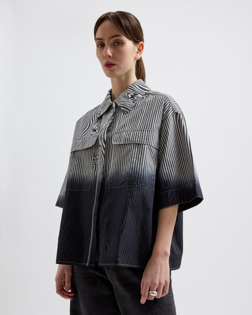 Lyra – Black Glitch Stripe